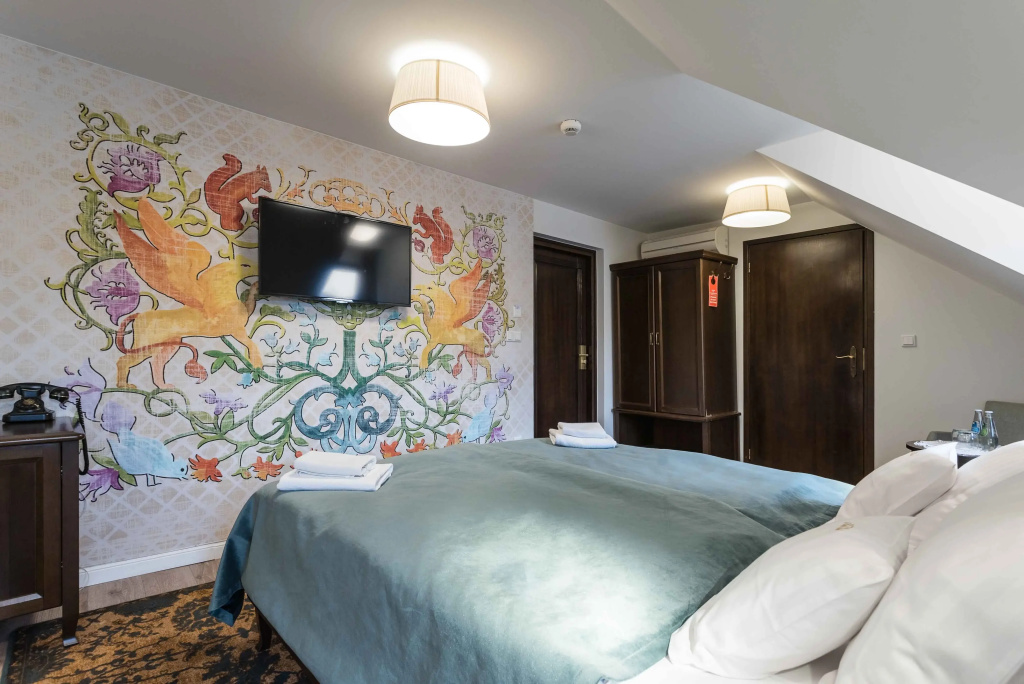 Lux Double room (full double bed)