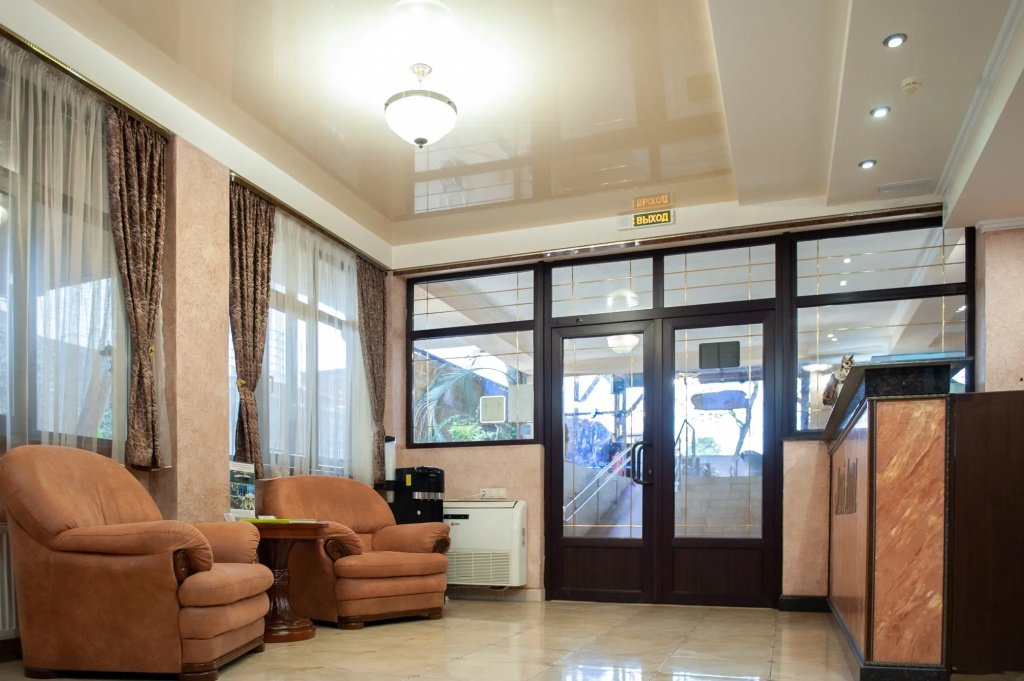 Lobby & Reception