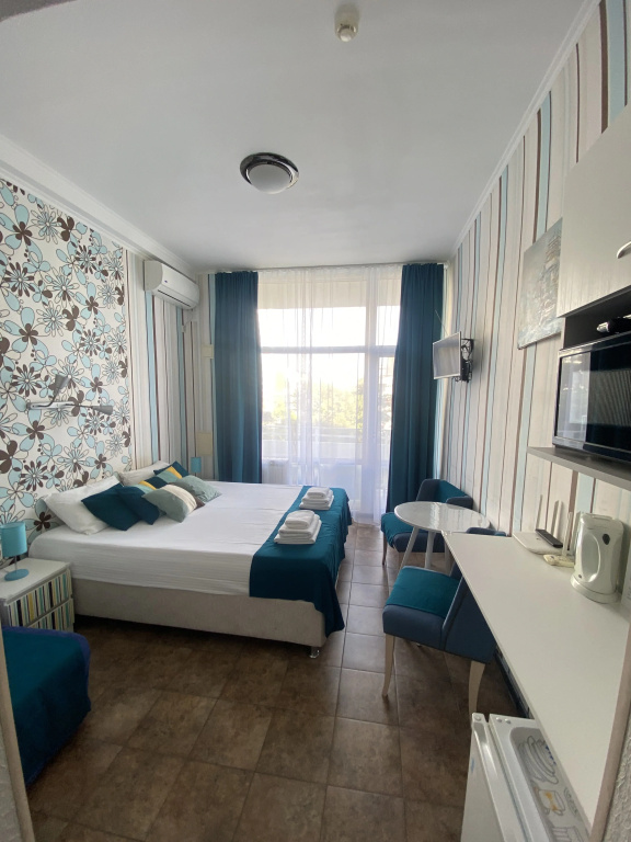 Standard Triple room with balcony and with partial sea view