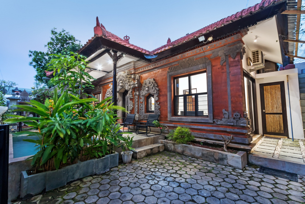 Casa Yenny Balinese Style Seminyak Kuta Villa
