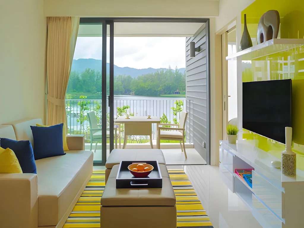 Двухместный лофт Water c 1 спальней с балконом двуспальная кровать в Отель Cassia Phuket, part of Banyan Group