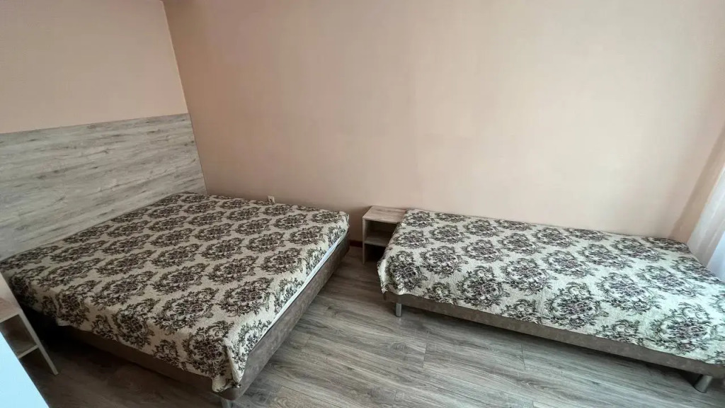 Апартаменты с 2 комнатами с балконом и с красивым видом из окна в Адамас