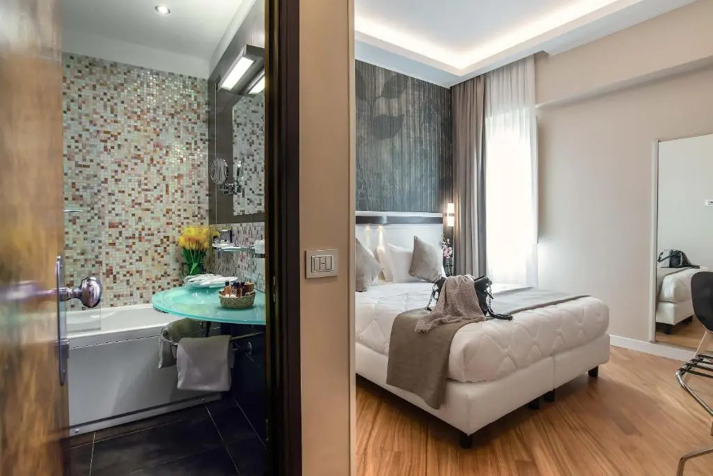 Classic Double room (full double bed)
