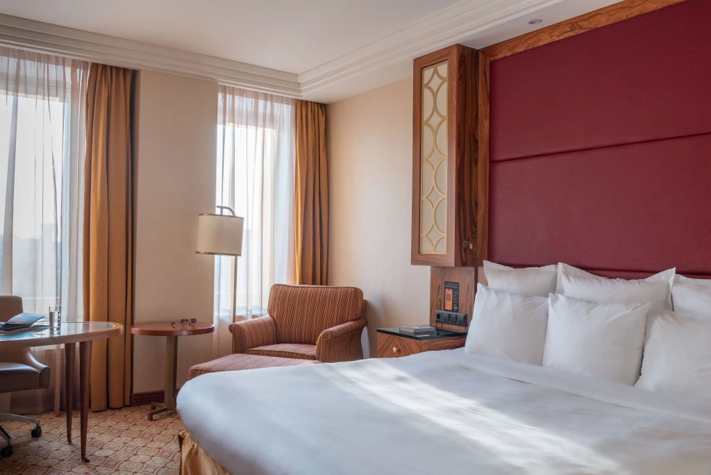 MonArch Moscow Hotel (ex. Renaissance Monarch) Room Type - Deluxe Double room full double bed
