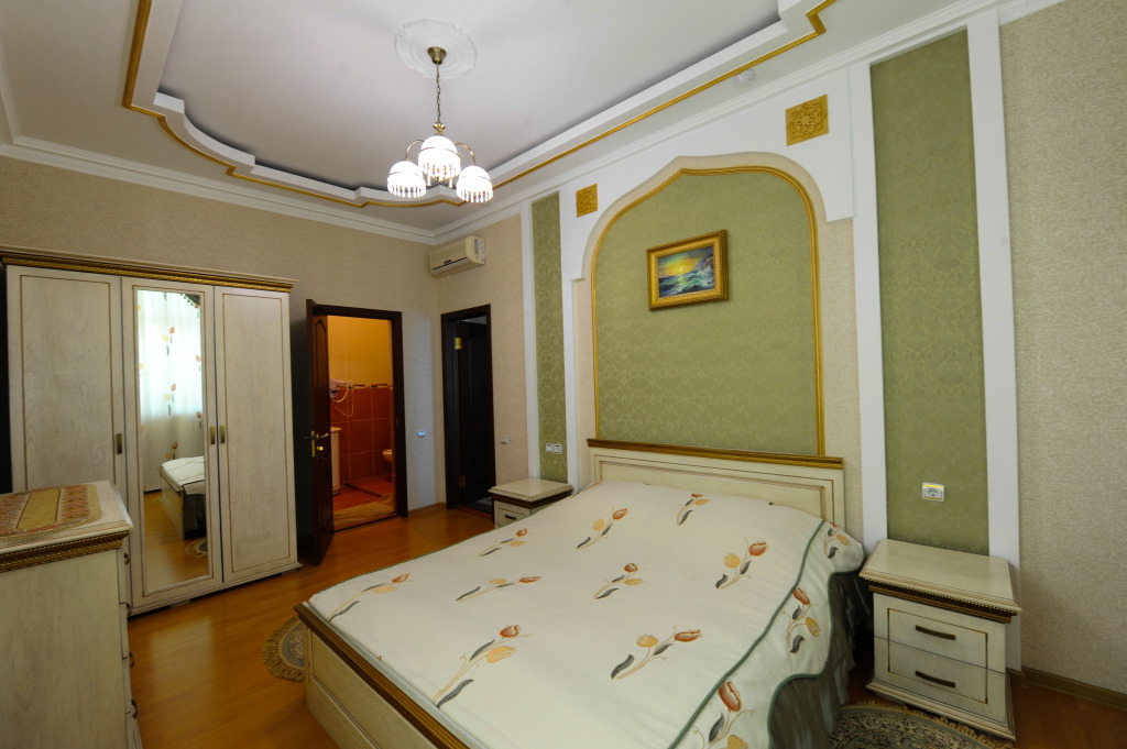 VIP Double Suite full double bed