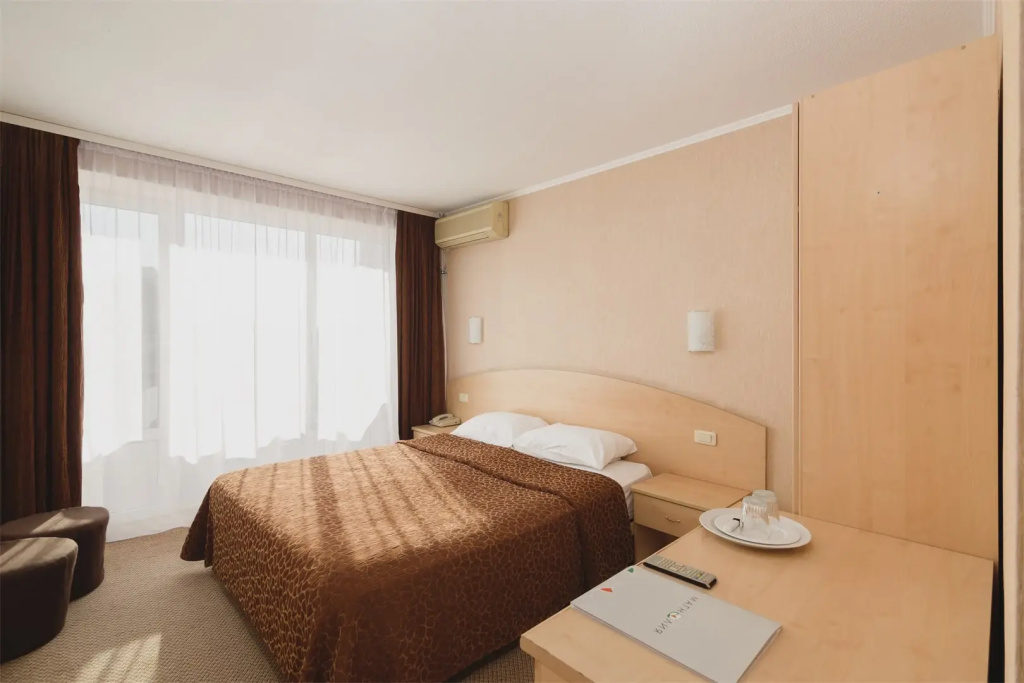 Magnoliya Hotel Room Type - Standard Double room with balcony and with city view full double bed
