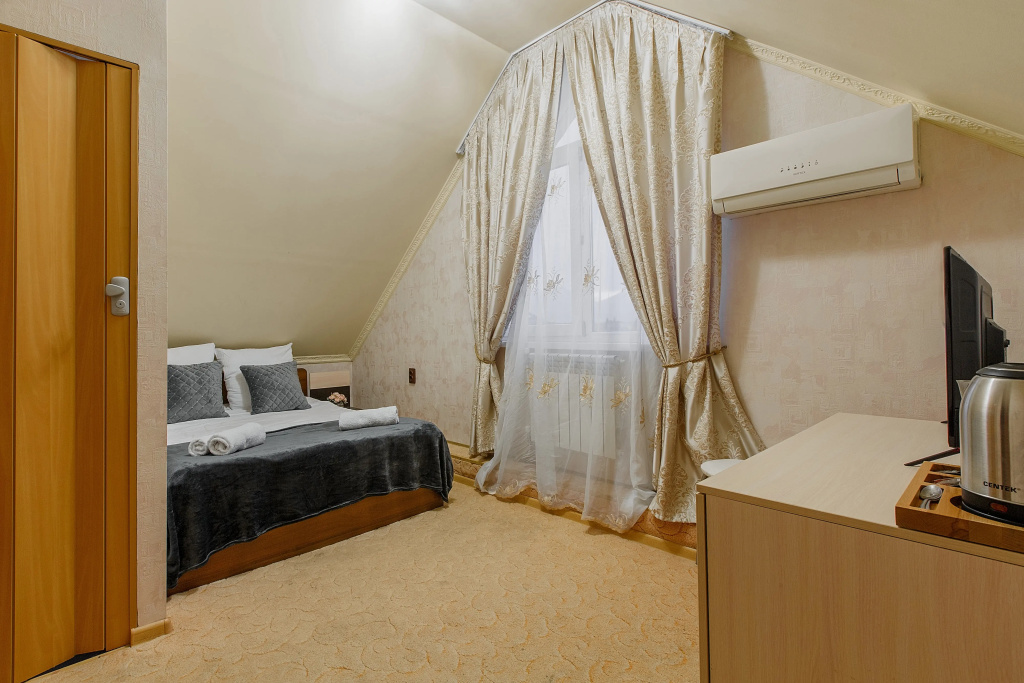 Classic Double Attic room (full double bed)
