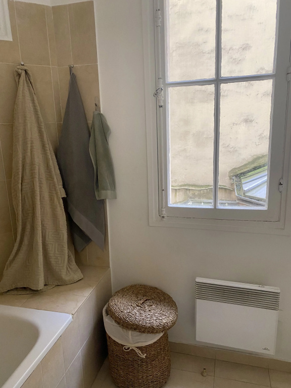 Afficher la photo 8 — Uyutniye v Samom Tsentre Parizha Apartments