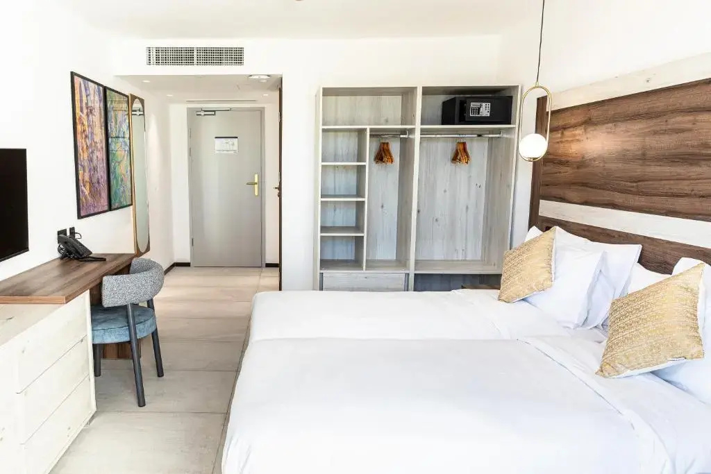 Deluxe Double room with balcony (full double bed)