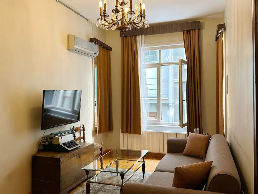 Апартаменты 3 Bedroom with local charm in Galata — фото
