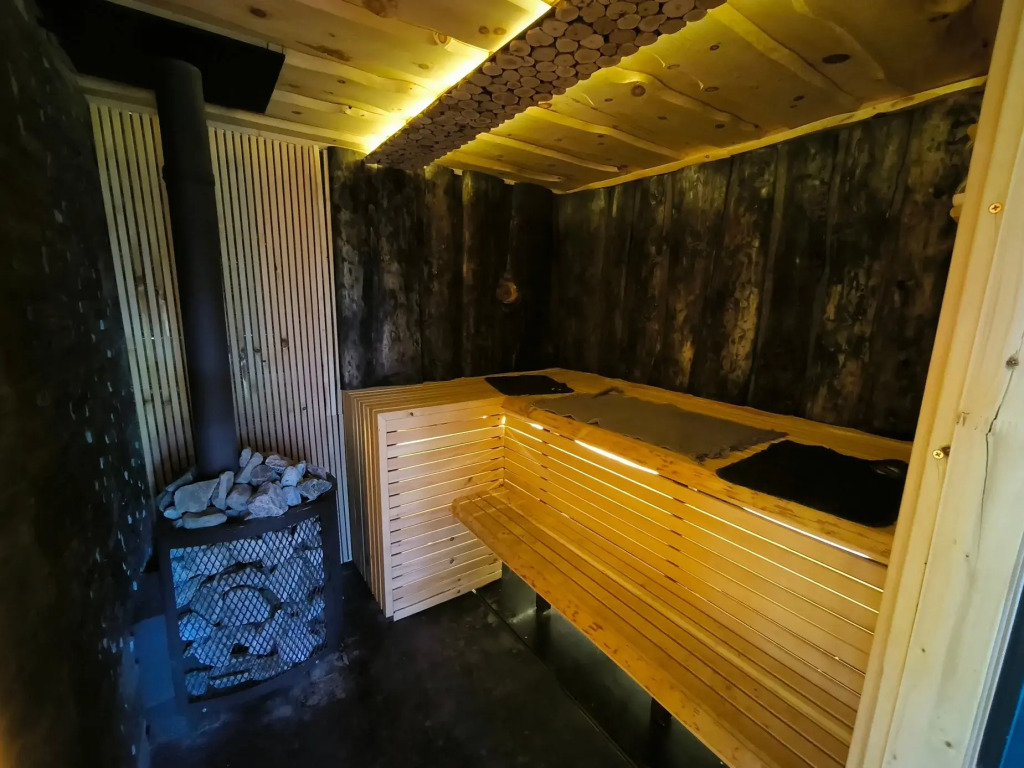 Шале двухэтажный А-фрейм с панорамным остеклением и террасой - фото 19