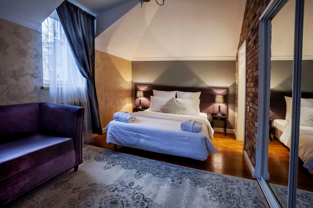 Rezidentsiya Bulgakova Hotel Room Type - Deluxe Double room with balcony full double bed