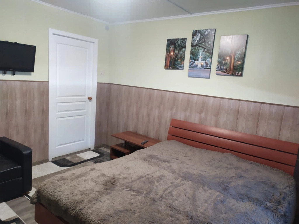 Коттедж с 4 комнатами с видом на внутренний двор в Дельфин