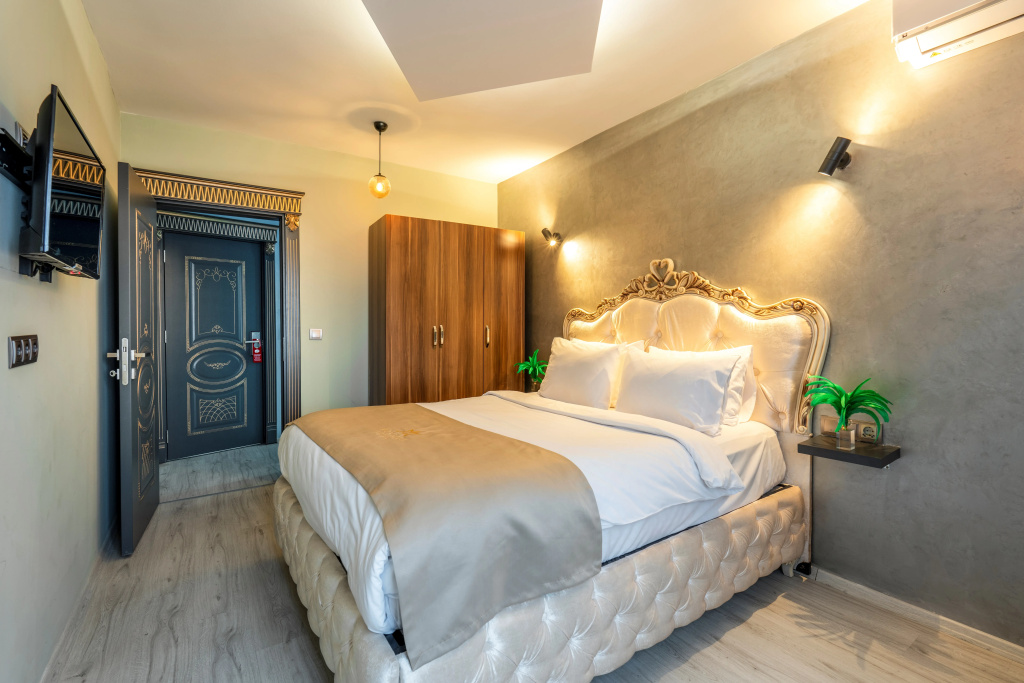 Deluxe Double Suite (full double bed)