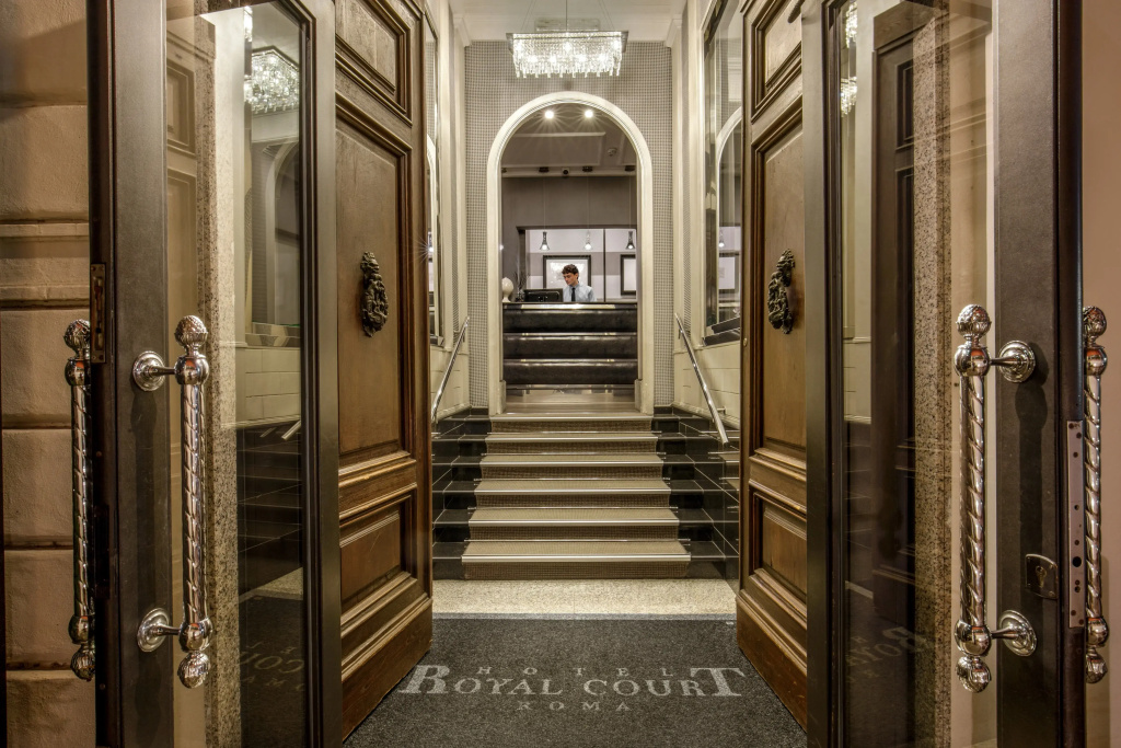 Отель Royal Court — фото