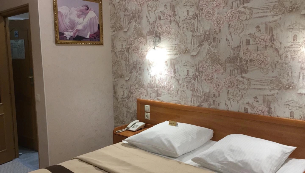 No. 325 Double Junior Suite (full double bed)