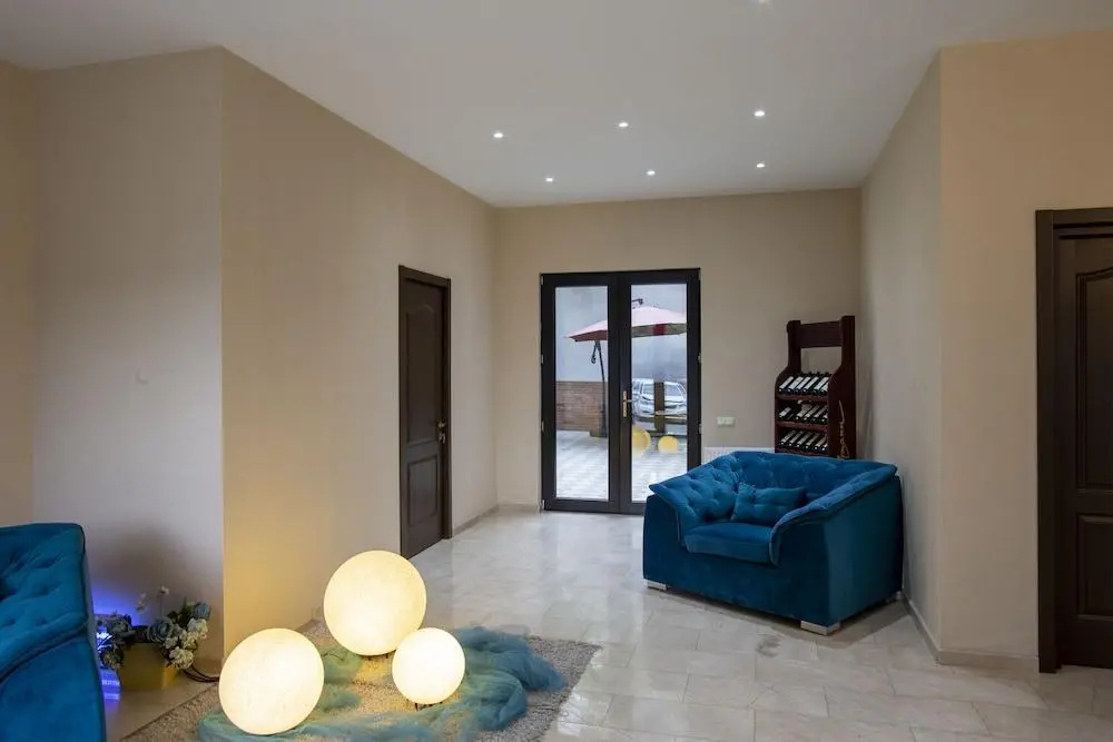 Lobby & Reception