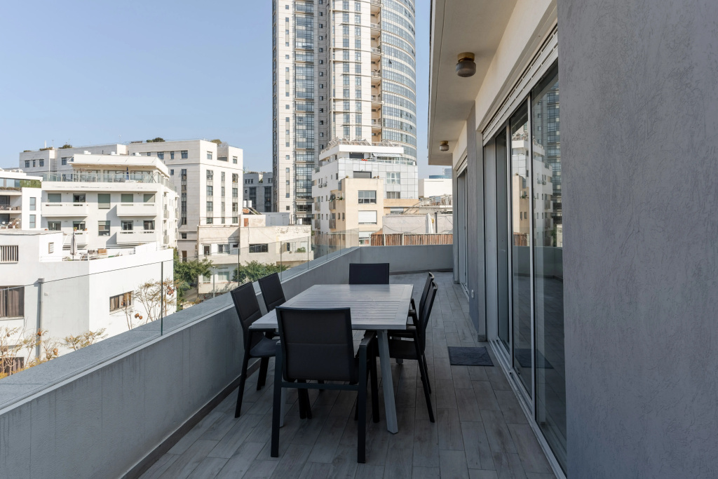 Blueground at Nahalat Bynamin ID47 Apartments