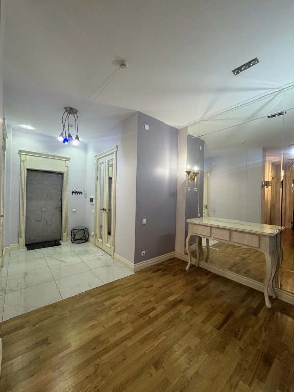 Четырёхместные апартаменты с 3 комнатами с балконом в Rent 247