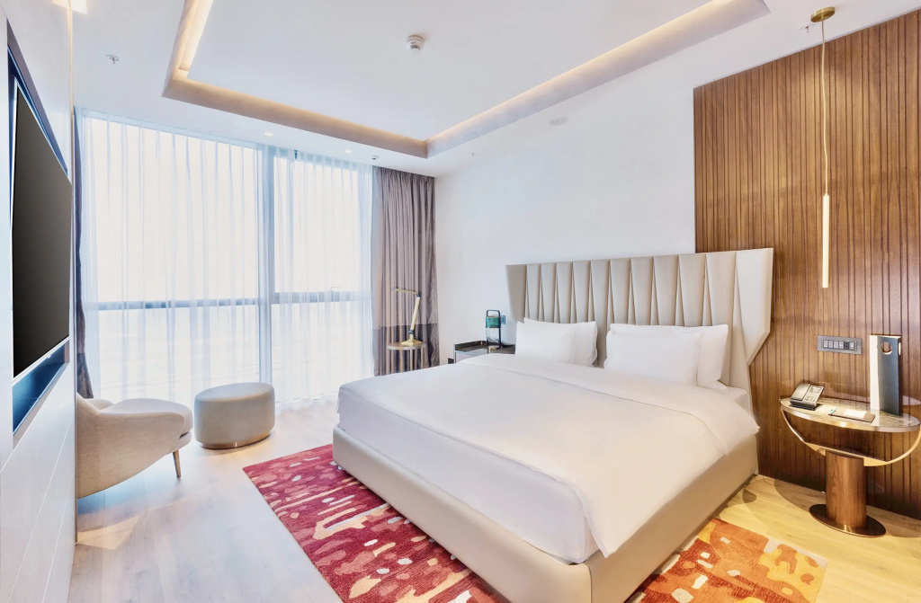 1 Bedroom Deluxe Double Suite with canal view (full double bed)