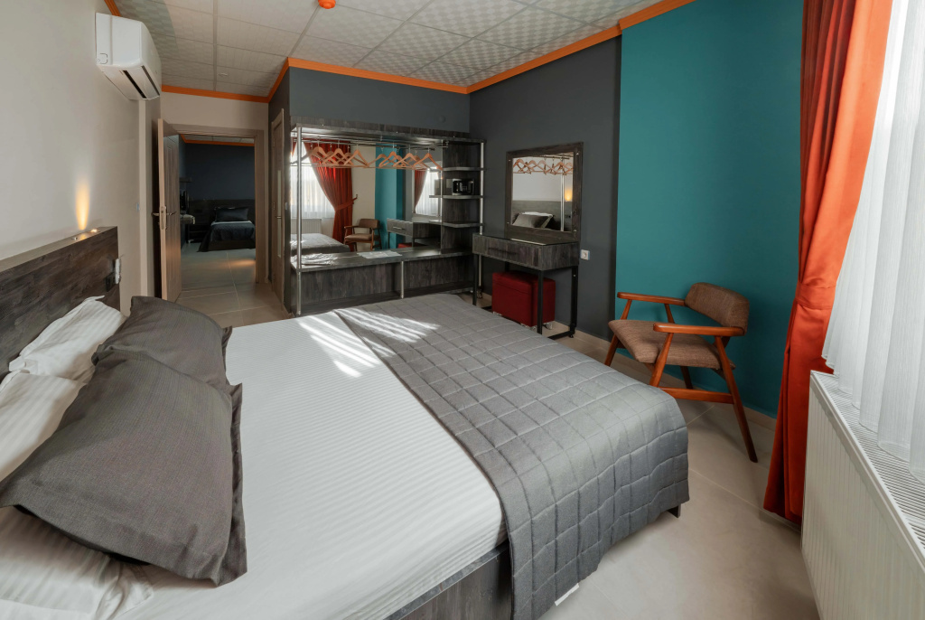 2 Bedrooms Triple Suite with city view