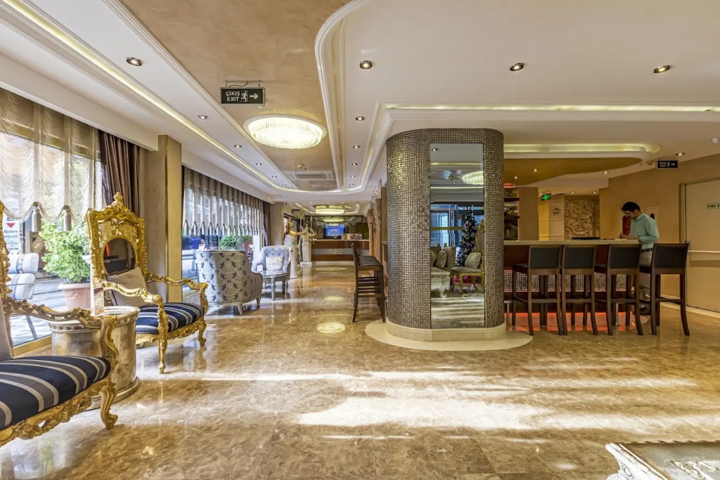 Lobby & Reception