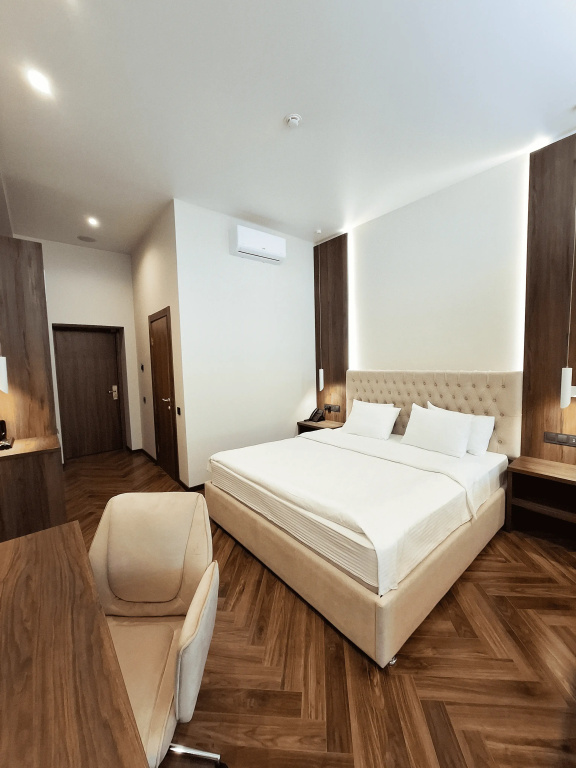 Metropolis Hotel Room Type - Comfort Double room full double bed