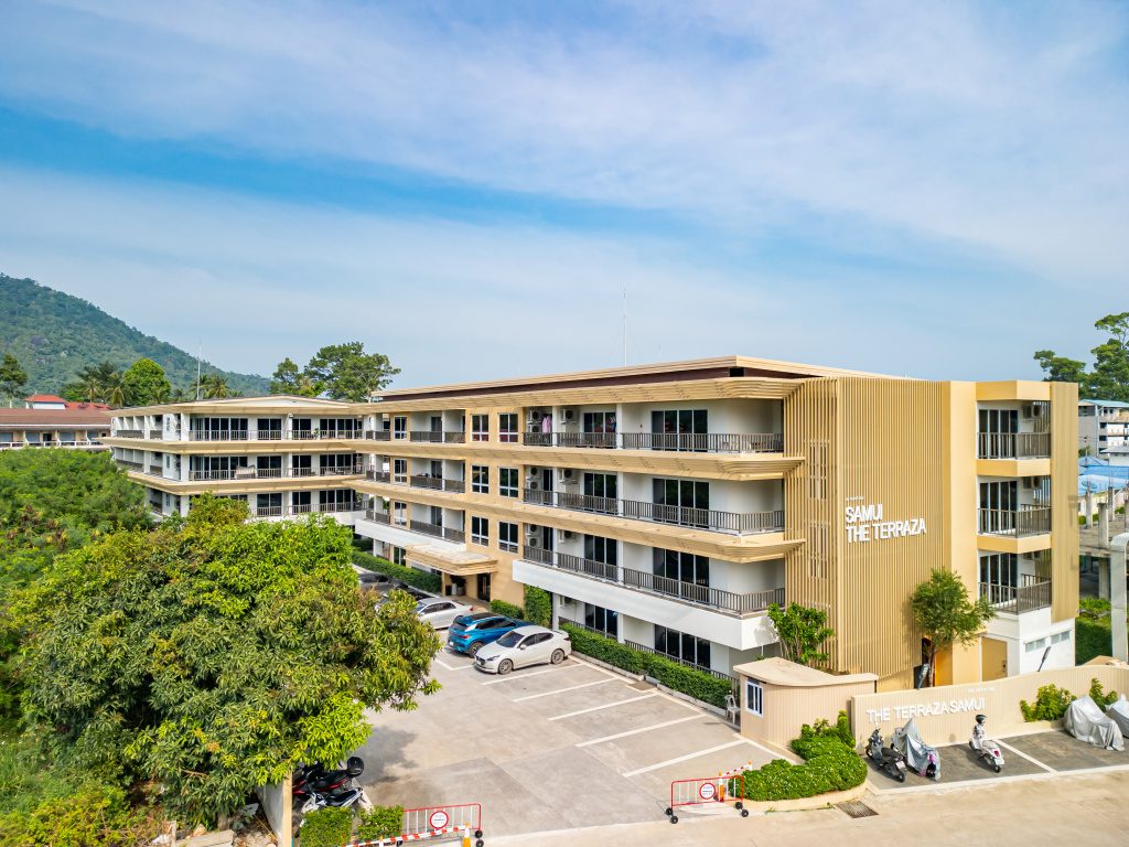 V Novom Kondo s Otdelnoy Spalney Vidom na Basseyn i Prostornym Balkonom A211 Apartments