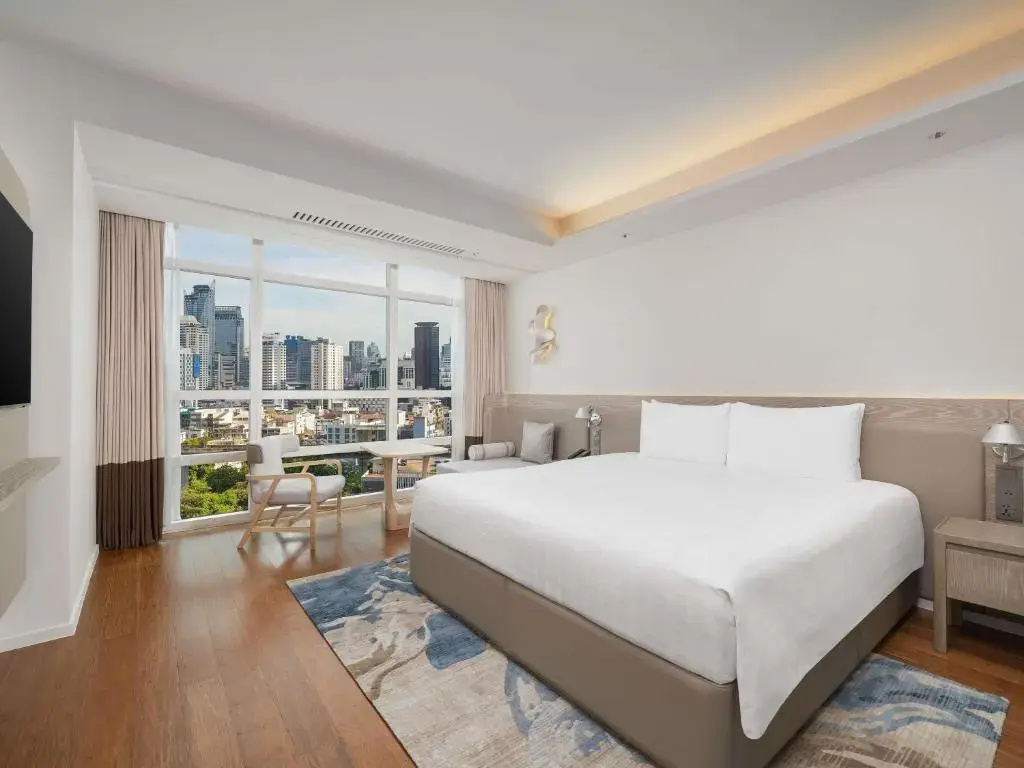 Premier Deluxe Double room with city view (full double bed)