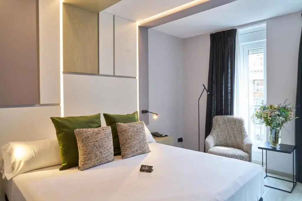 Deluxe Alcala Double room (full double bed)