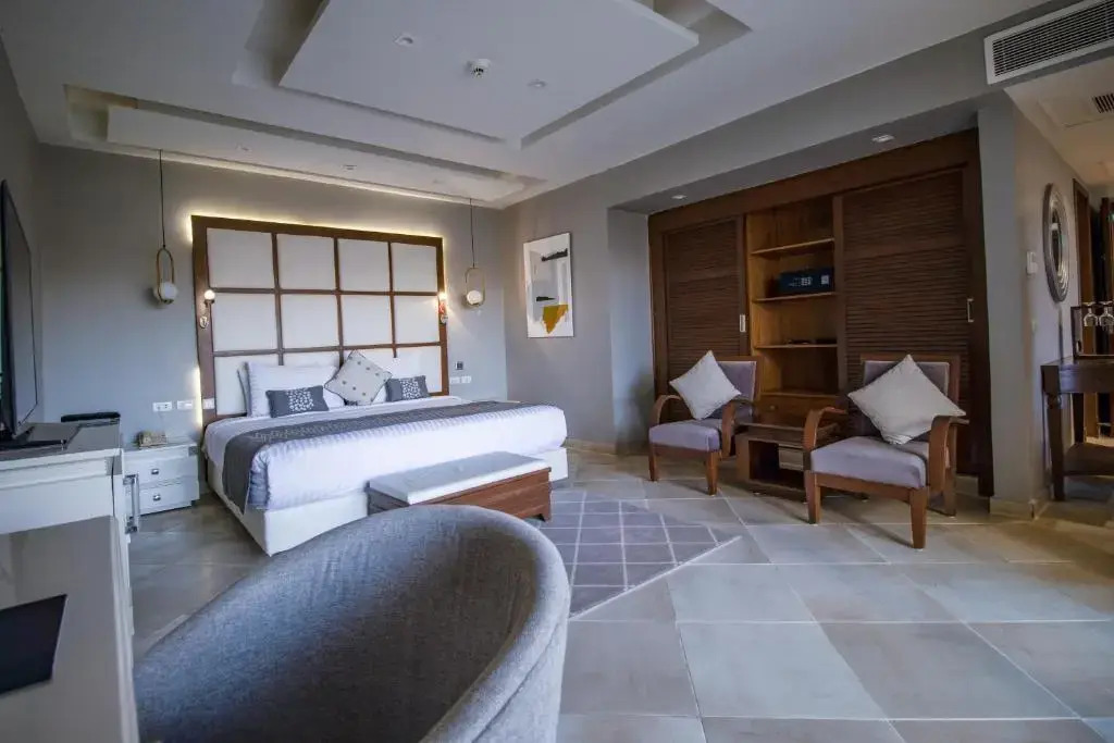 Полулюкс Posh Club Swim Up с балконом в Sunrise Crystal Bay Resort