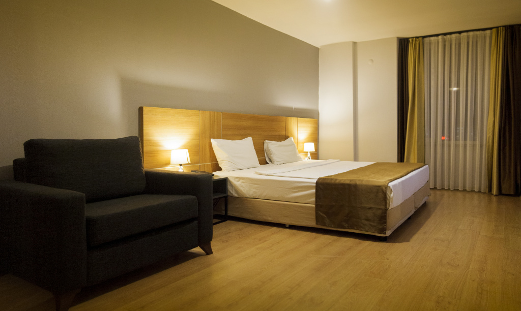 Standard Double room with city view (full double bed)