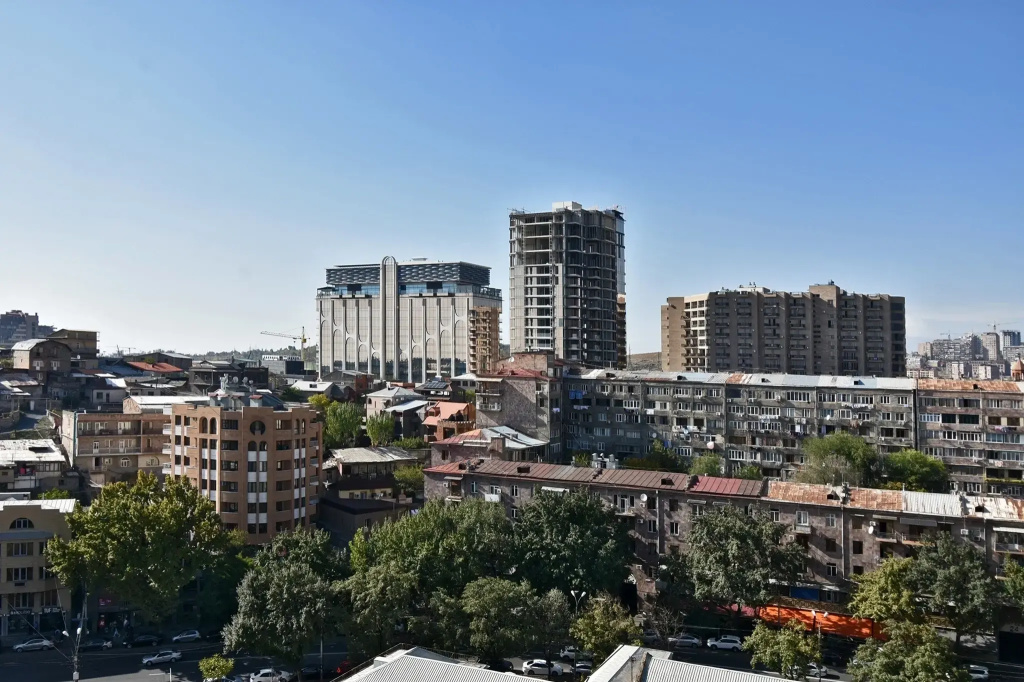 2-K v Novostroyke, Ulitsa Amiryana, Am2614 Flat