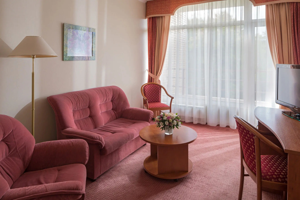 2 rooms Deluxe Double Family room with balcony (twin beds)
