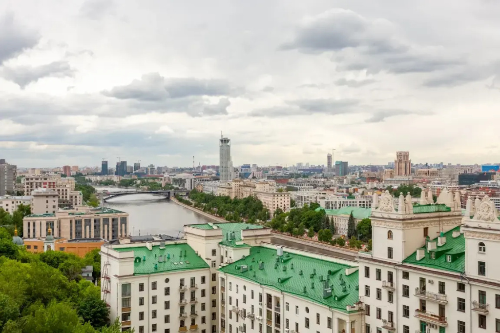 Апартаменты Улучшенные с Видом на Реку: Изба/Котельническая Высотка — фото