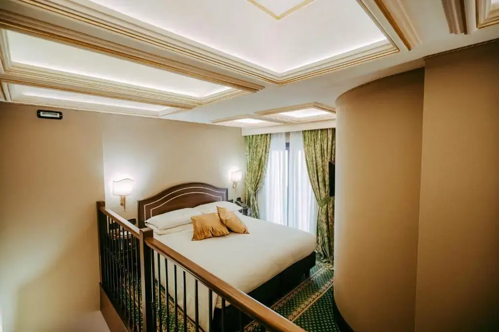 Premium Central Court Double room (full double bed)