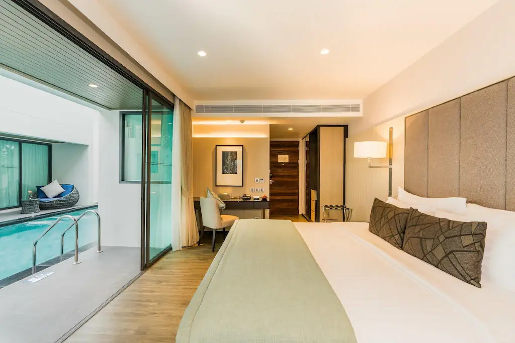Premier Pool Access Double room with balcony (full double bed)