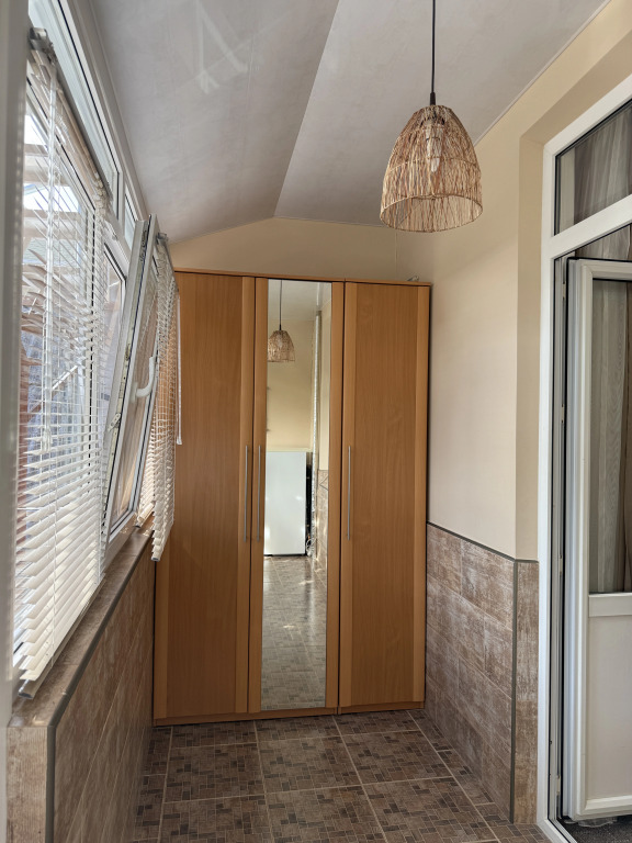 Двухместный семейный полулюкс с балконом и с видом на внутренний двор двуспальная кровать в Нартон