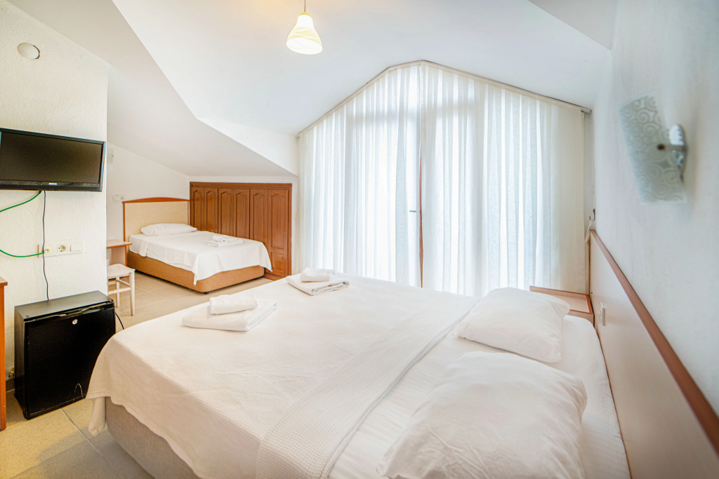 Standard Triple room with balcony and with view