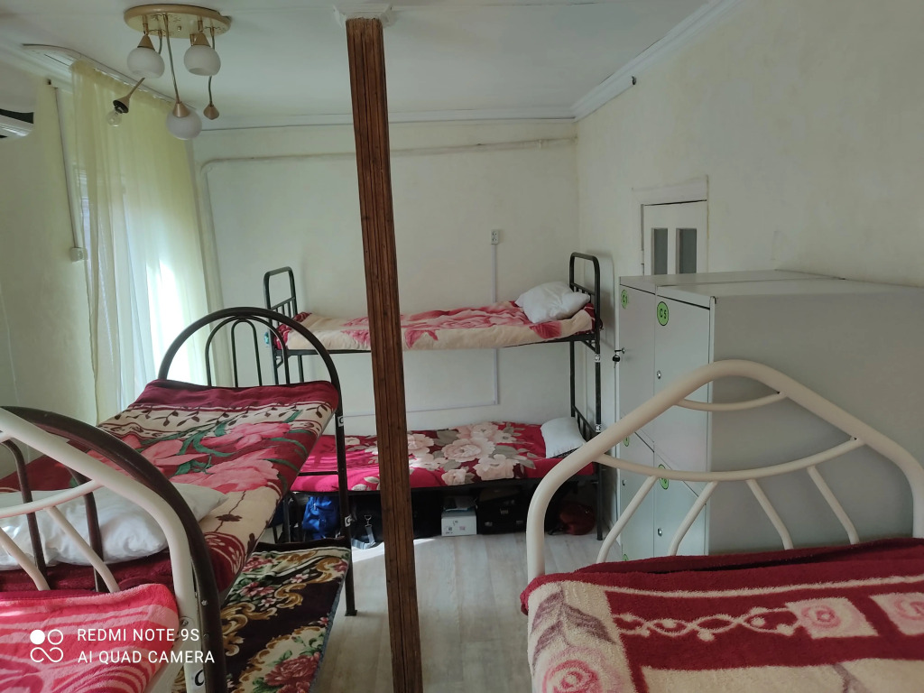 Кровать в общем номере в На Орманова