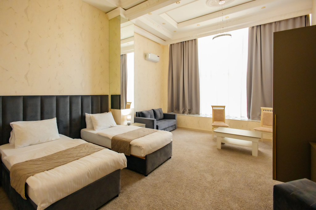 Deluxe Triple room with view
