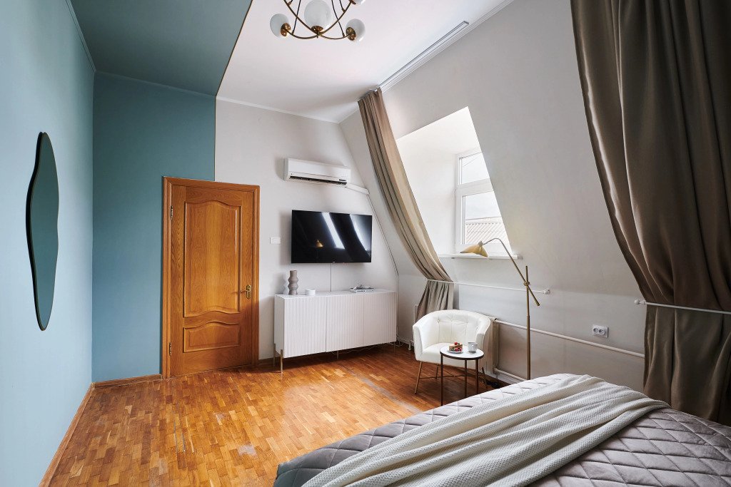 Квартира GM Apartments Двухуровневая с мансардой у Патриарших Прудов