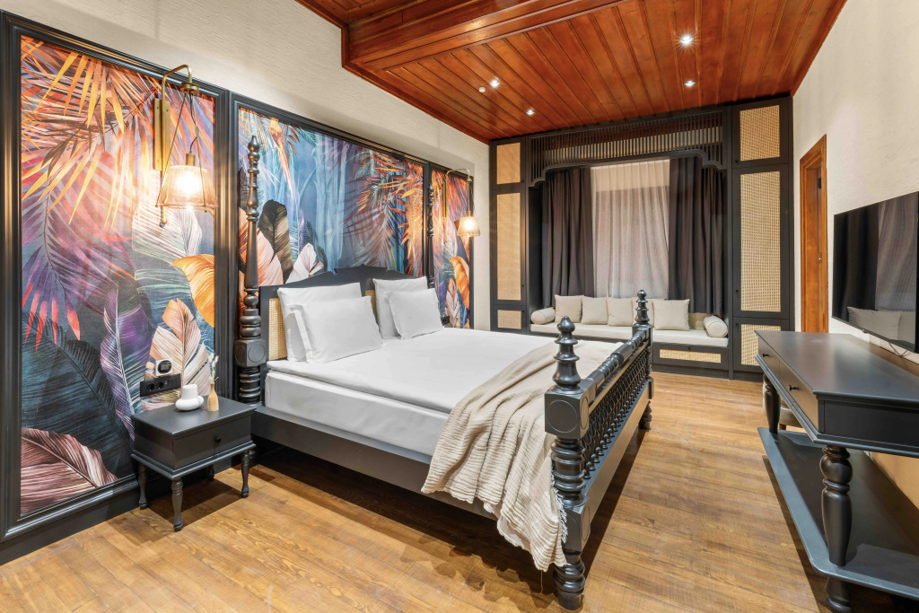 Deluxe Double Suite (full double bed)