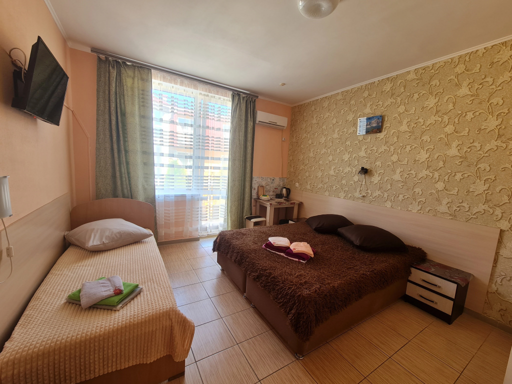 Standard Triple room with balcony