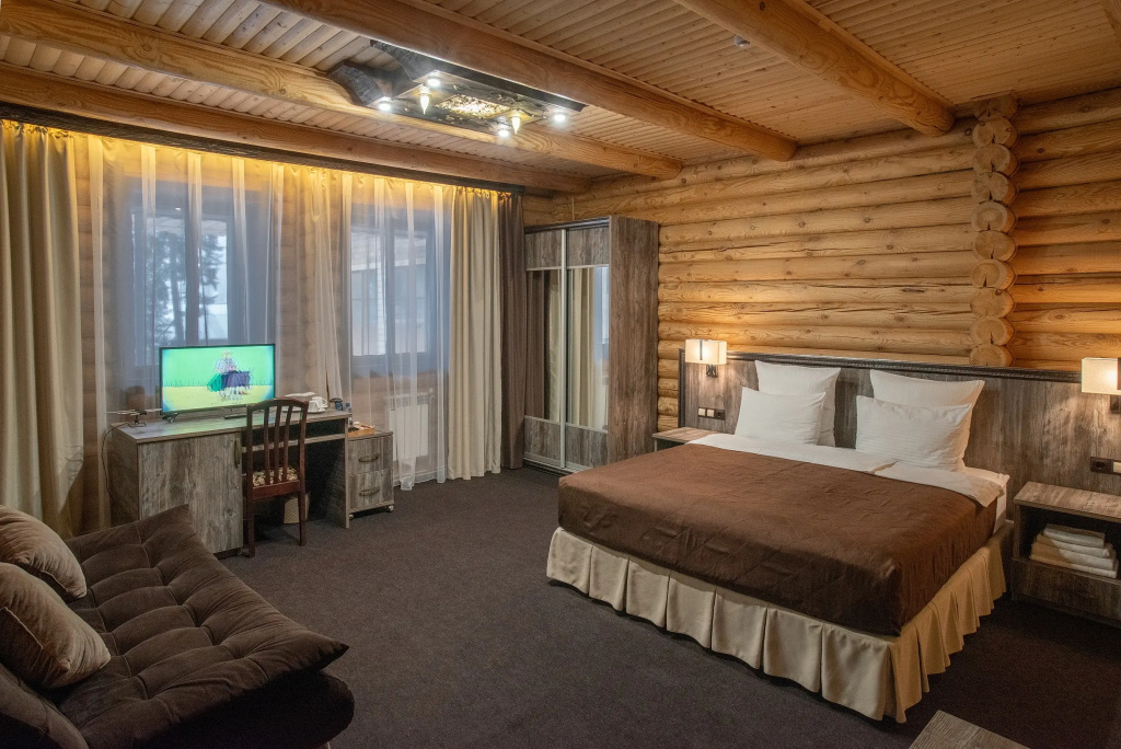 Deluxe Double room (full double bed)