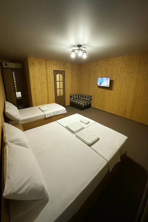 Четырёхместный коттедж с красивым видом из окна в Delis