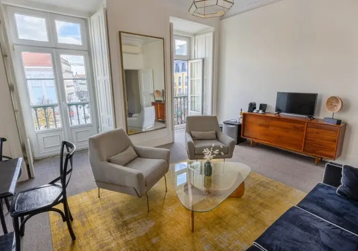 Deluxe Triple Suite with square view
