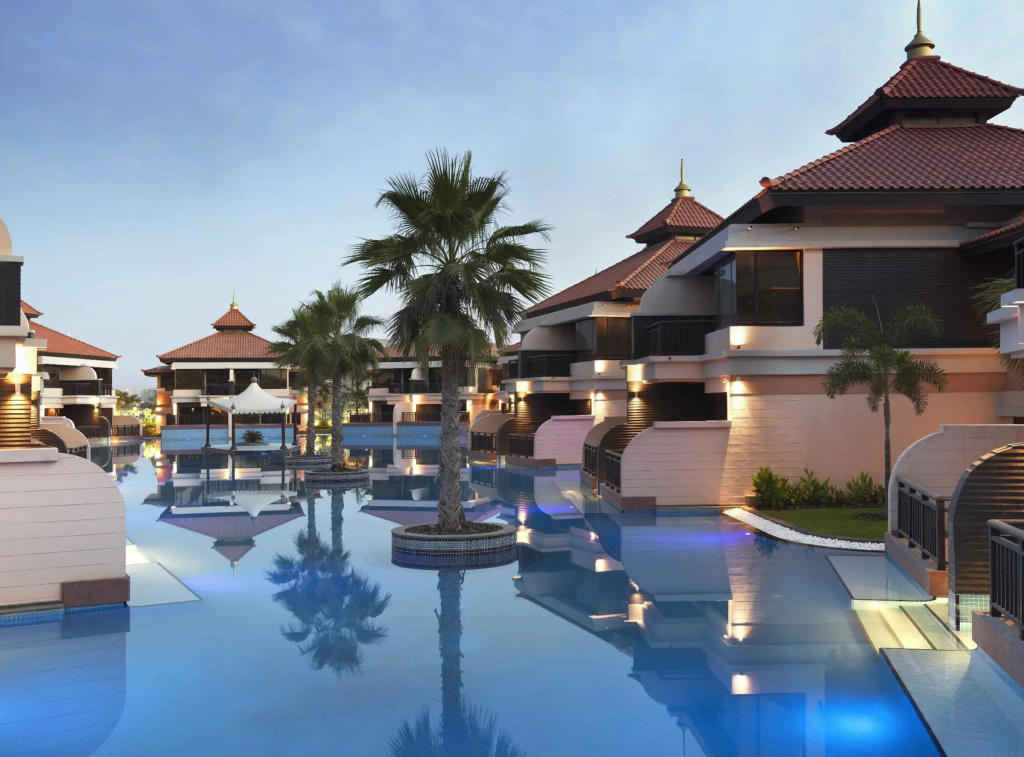 Курортный отель Anantara The Palm Dubai Resort — фото