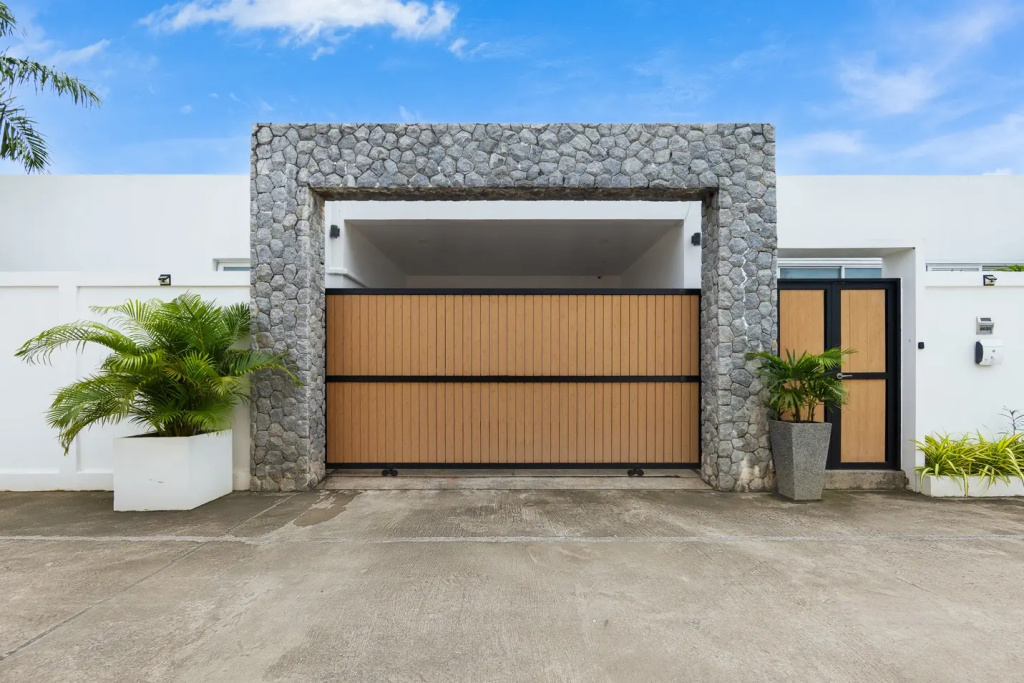 Hemi 2BR Modern Thai Style with Private Pool Villa