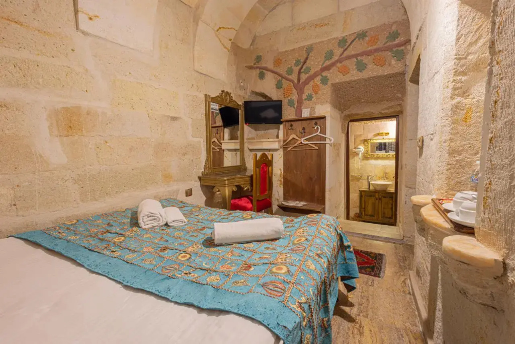 Cistern Stone Double room (full double bed)